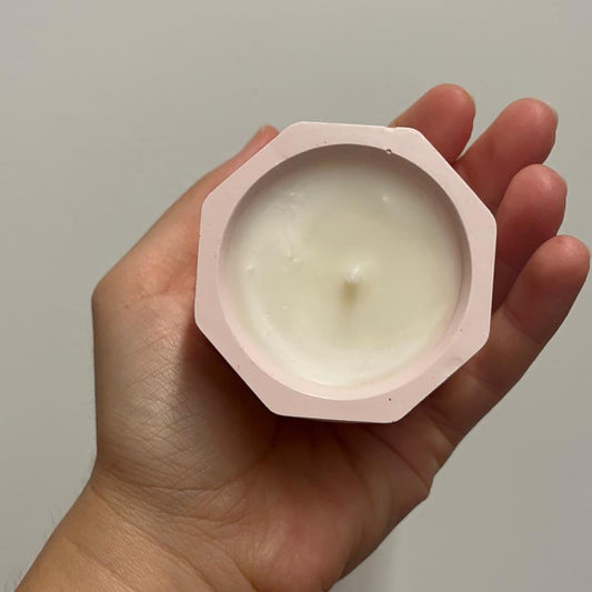 Fragancia de Flor de Loto: notas limpias y acuáticas con corazón floral. Ideal para velas y mikados. Aroma suave, relajante y equilibrado para tu hogar.